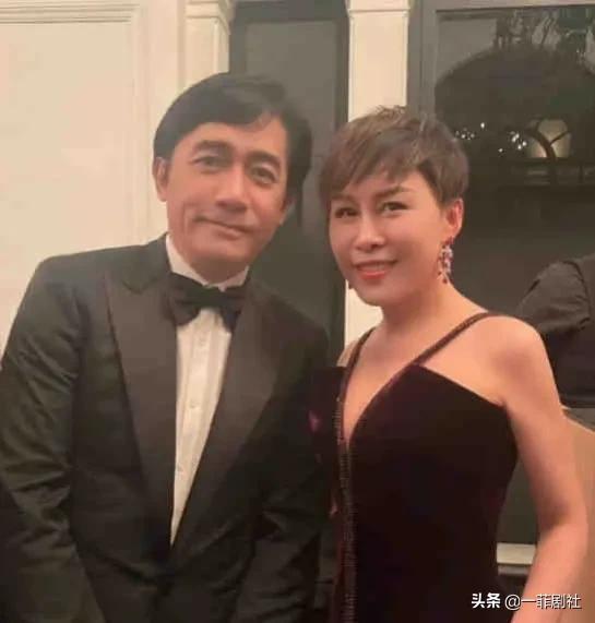 娱乐圈越看越眼熟吃瓜,越看越眼熟，揭秘明星背后的故事