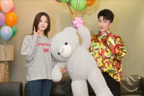 独立吃瓜娱乐圈,揭秘幕后真相，带你领略明星生活